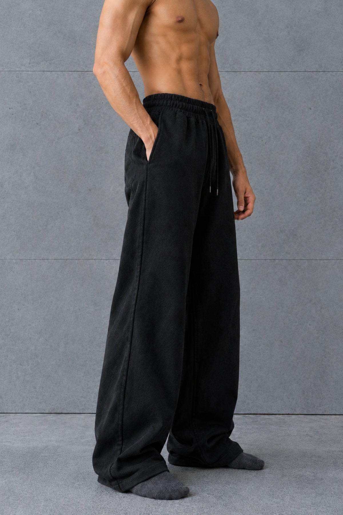 MIDNIGHT ESSENTIAL SWEATPANTS