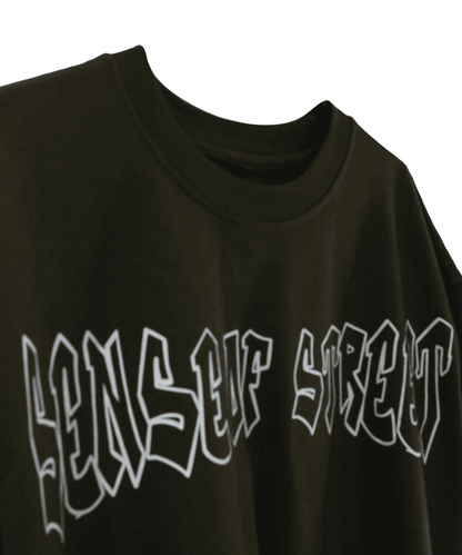 Close-up of moss green heavy-weight cotton fabric quality – Sense of Street basics.